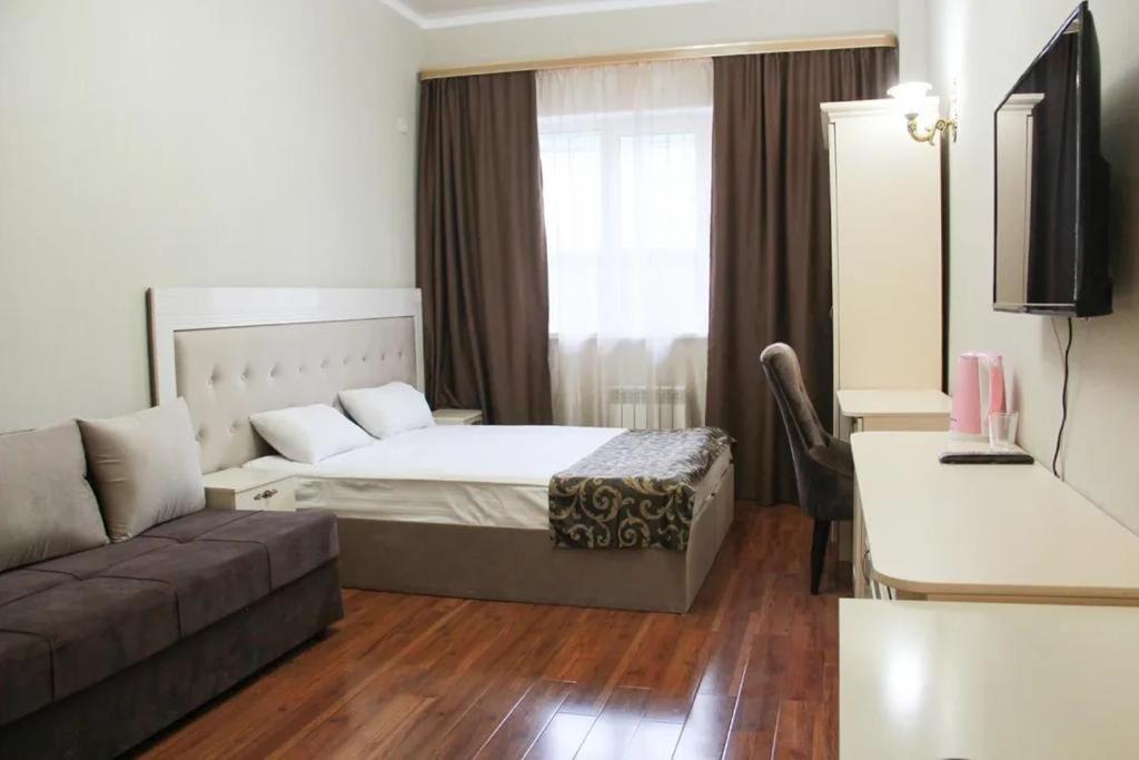 Gold Boutique Hotel Almaty Extérieur photo