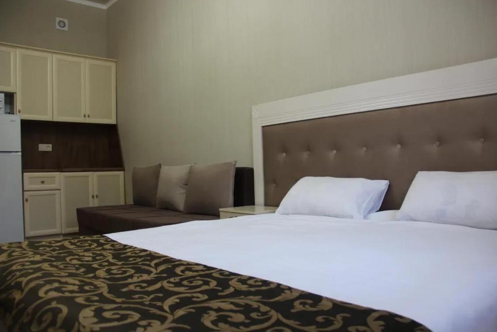 Gold Boutique Hotel Almaty Extérieur photo