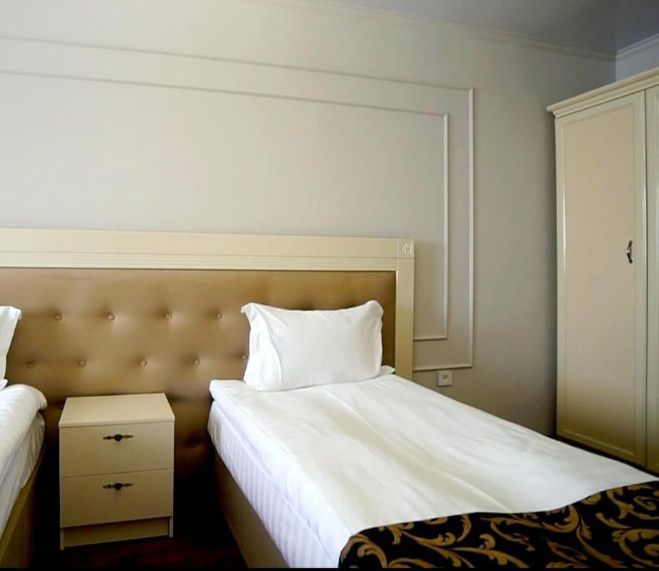 Gold Boutique Hotel Almaty Extérieur photo